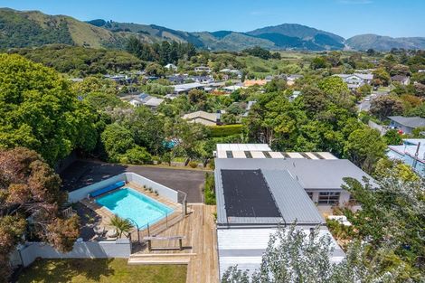 Photo of property in 48 Tiromoana Road, Raumati South, Paraparaumu, 5032