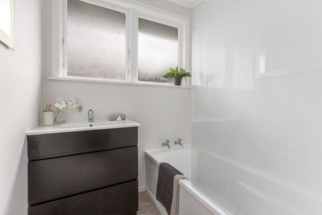 Photo of property in 32 Beauzami Crescent, Ascot Park, Porirua, 5024