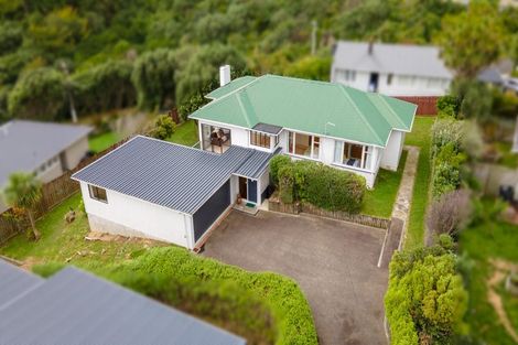 Photo of property in 30 Tawa Terrace, Tawa, Wellington, 5028