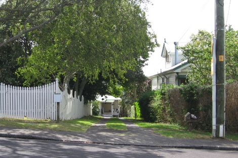 Photo of property in 32 Maritime Terrace, Birkenhead, Auckland, 0626