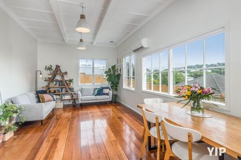 Photo of property in 11 Lyndfield Lane, Newlands, Wellington, 6037