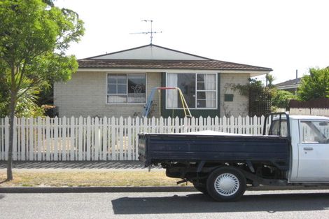 Photo of property in 2/97 Royal Park Drive, Parklands, Christchurch, 8083