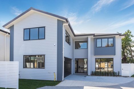 Photo of property in 1 Ti Kouka Place, Te Atatu Peninsula, Auckland, 0610