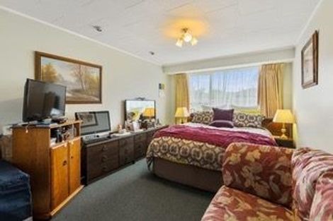 Photo of property in 70 Royal Park Drive, Parklands, Christchurch, 8083