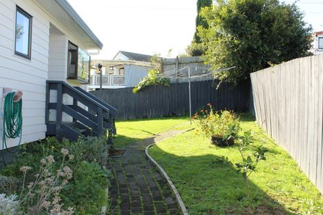 Photo of property in 1/9 Thistledew Place, Bayview, Auckland, 0629