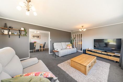 Photo of property in 7 James Cook Drive, Whitby, Porirua, 5024