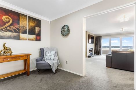 Photo of property in 26 Bernleigh Terrace, West Harbour, Auckland, 0618