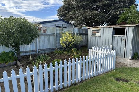 Photo of property in 38 Norfolk Crescent, Otaki Beach, Otaki, 5512