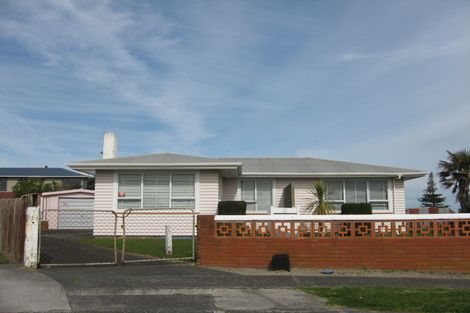 Photo of property in 6 Poaka Place, Castlecliff, Whanganui, 4501