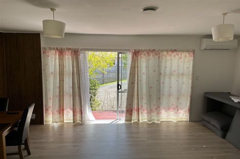 Photo of property in 2/15 Trojan Crescent, New Lynn, Auckland, 0600