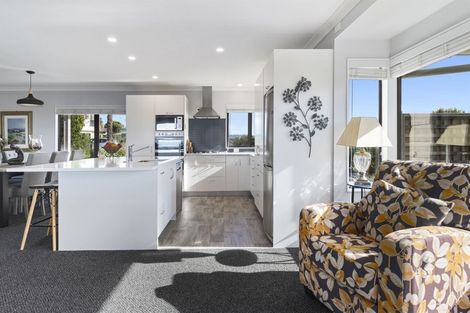 Photo of property in 2 Tinopai Drive, Omokoroa, 3114