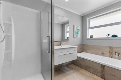 Photo of property in 11 Caldera Close, Pyes Pa, Tauranga, 3112