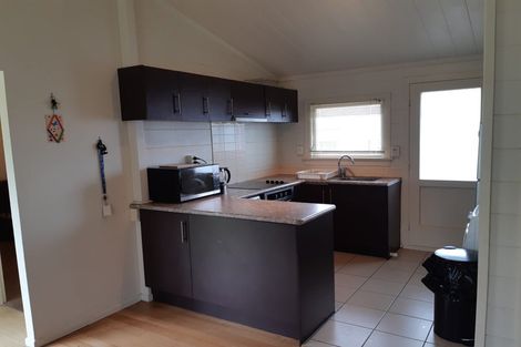 Photo of property in 41 Hobsonville Road, West Harbour, Auckland, 0618