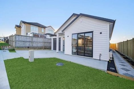 Photo of property in 30 Cloonlyon Drive, Flat Bush, Auckland, 2019