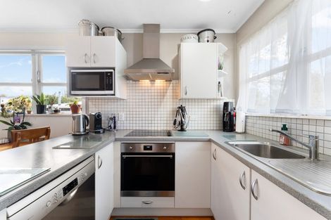 Photo of property in 7 Bayside Avenue, Te Atatu Peninsula, Auckland, 0610