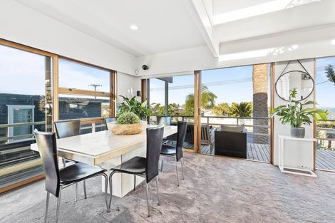 Photo of property in 1/2 Rothesay Bay Road, Rothesay Bay, Auckland, 0630