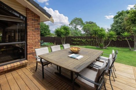 Photo of property in 33 Booralee Avenue, Botany Downs, Auckland, 2010