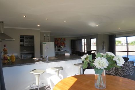 Photo of property in 19 Victoria Street, Coromandel, 3506