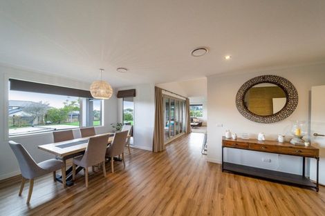 Photo of property in 21 Heta Road, Highlands Park, New Plymouth, 4312