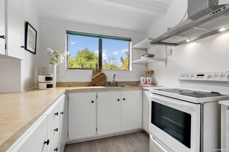 Photo of property in 3/39 Sunnynook Road, Forrest Hill, Auckland, 0620