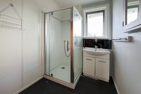 Photo of property in 5 Kelwyn Road, Kelston, Auckland, 0602