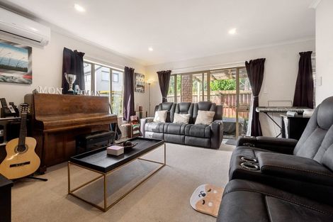 Photo of property in 27 Roy Douglas Place, Favona, Auckland, 2024