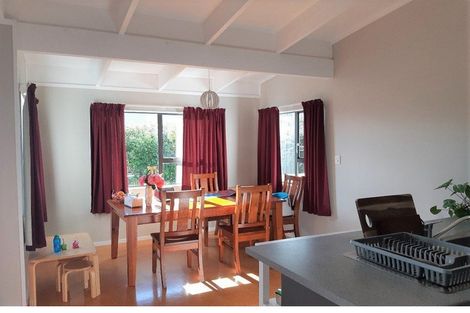 Photo of property in 2/20 Waverley Avenue, Glenfield, Auckland, 0629