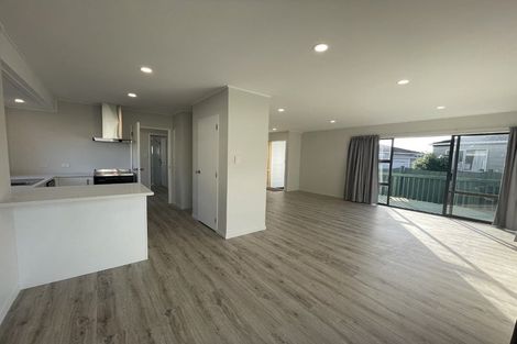 Photo of property in 1/46 Aviemore Drive, Highland Park, Auckland, 2010