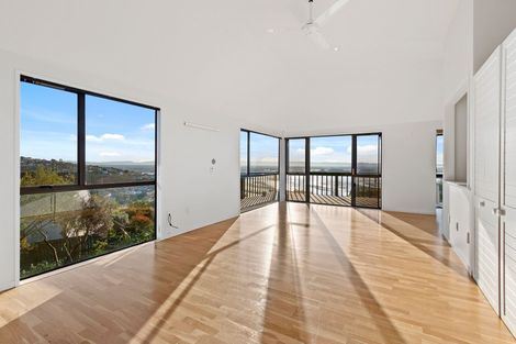 Photo of property in 20 Inverness Lane, Redcliffs, Christchurch, 8081