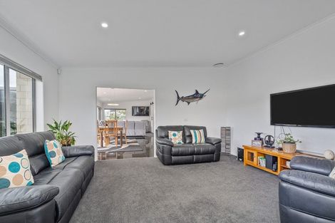 Photo of property in 18 Roseberry Place, Whitianga, 3510