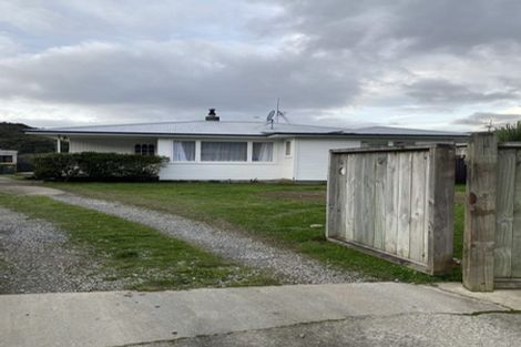 Photo of property in 28 Wetherby Grove, Wainuiomata, Lower Hutt, 5014