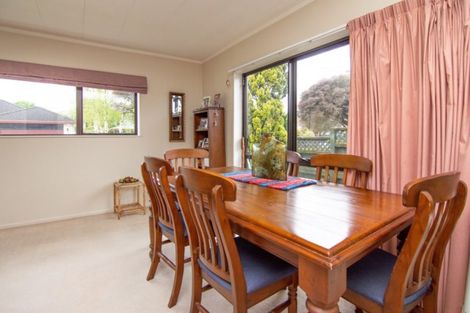 Photo of property in 15 Hanmer Place, Highbury, Palmerston North, 4412