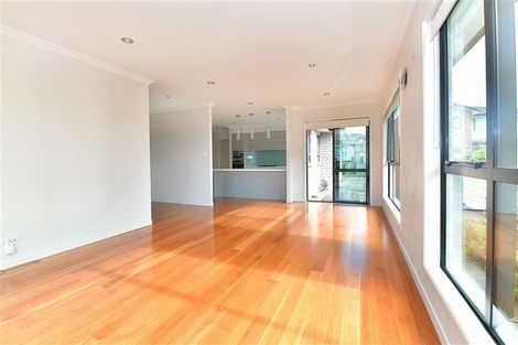 Photo of property in 16 Fernhill Way, Oteha, Auckland, 0632