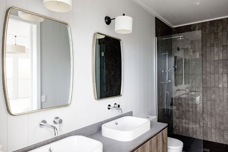 Photo of property in 12 Sandpiper Avenue, Point Wells, 0986