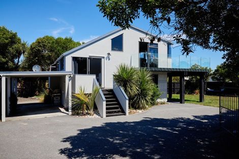 Photo of property in 17 Kotare Place, South Bay, Kaikoura, 7300