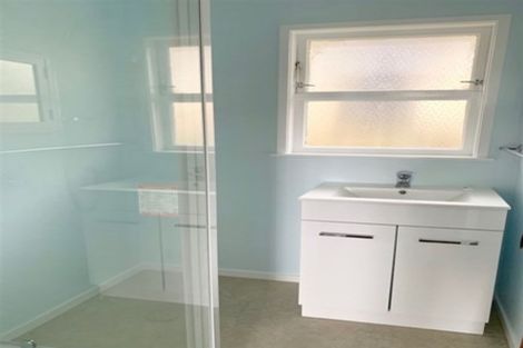 Photo of property in 2/8 Anne Road, Hillcrest, Auckland, 0627