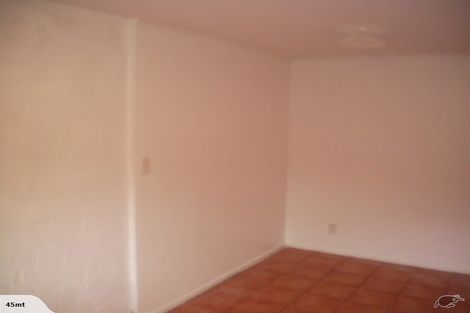 Photo of property in 140 Akaroa Drive, Maupuia, Wellington, 6022