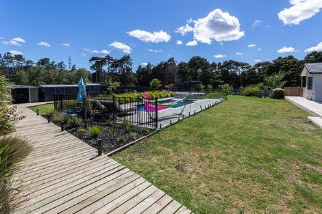Photo of property in 19 Kahika Grove, Huapai, Kumeu, 0810