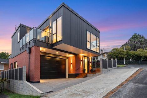 Photo of property in 32 Seacliffe Road, Hillsborough, Auckland, 1042