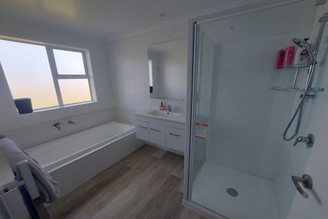 Photo of property in 5 Kahukaka Road, One Tree Point, 0118