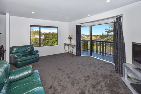 Photo of property in 21 Orinda Close, Botany Downs, Auckland, 2010