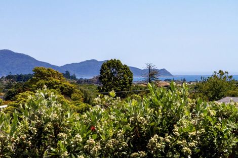 Photo of property in 56 Kakariki Grove, Waikanae, 5036