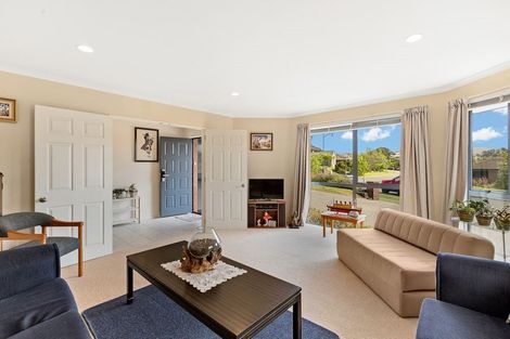 Photo of property in 11 Toledo Avenue, Henderson, Auckland, 0612