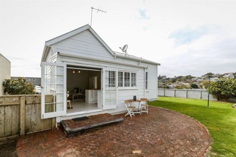 Photo of property in 32 Belt Road, Moturoa, New Plymouth, 4310