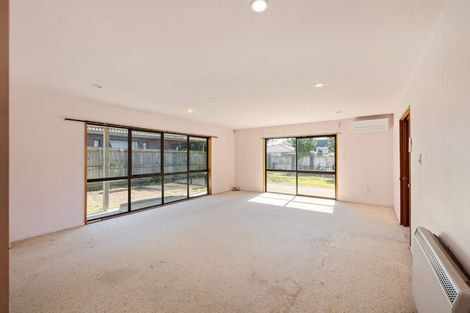 Photo of property in 13 Broadfell Avenue, Avonhead, Christchurch, 8042