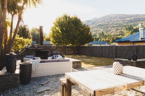 Photo of property in 1a Maple Court, Arthurs Point, Queenstown, 9371
