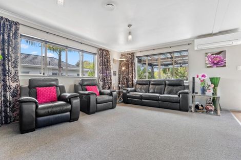 Photo of property in 12 Quo Vadis Place, Red Beach, 0932