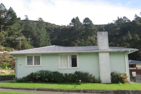 Photo of property in 21 Shackleton Grove, Stokes Valley, Lower Hutt, 5019