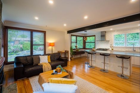 Photo of property in 16 Walton Avenue, Waikanae, 5036