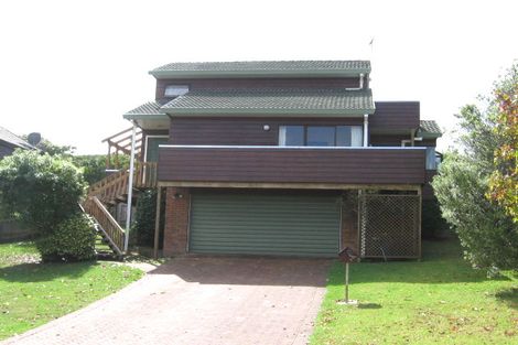 Photo of property in 4 Oystergrove Road, West Harbour, Auckland, 0618